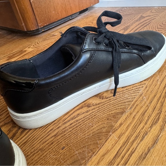 Liz Claiborne Black Wheeler Floral Embroidered Sneakers Size 5.5 - Picture 7 of 8